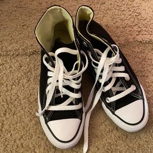 Women converse shoes size 5.5, like new